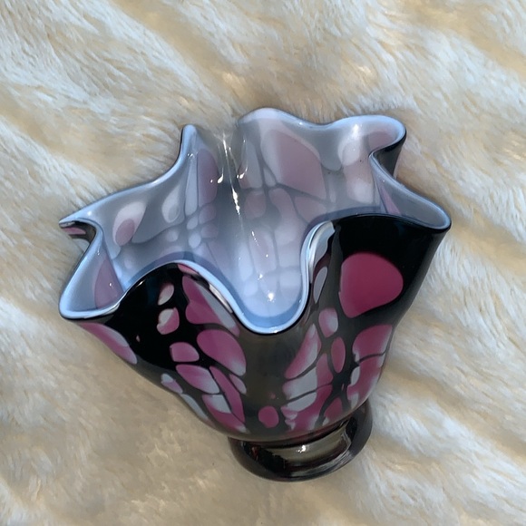 Vintage unique pink black scalloped glass bowl vase decor - Picture 2 of 9